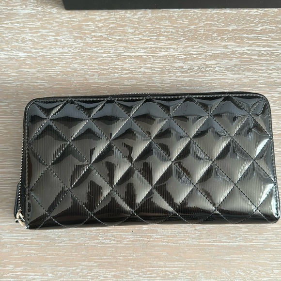 Chanel Black Quilted Patent Leather Wallet - Picture 2 of 12